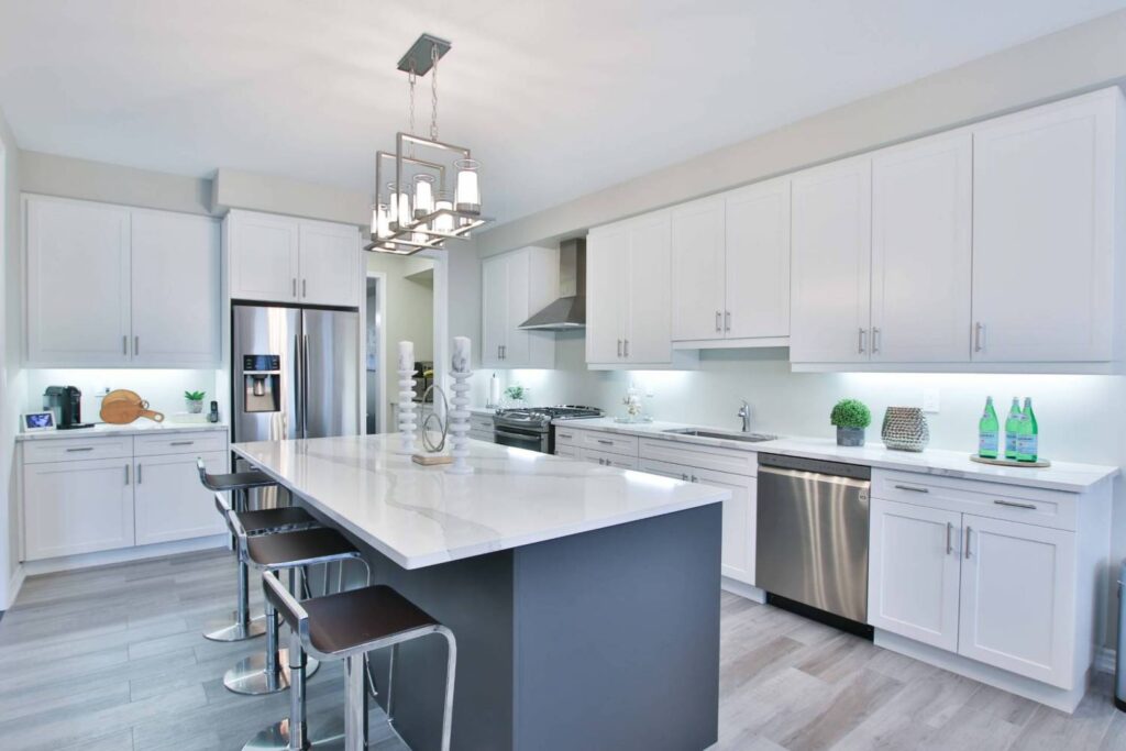 image of brightly lite kitchen with under cabinet lighting